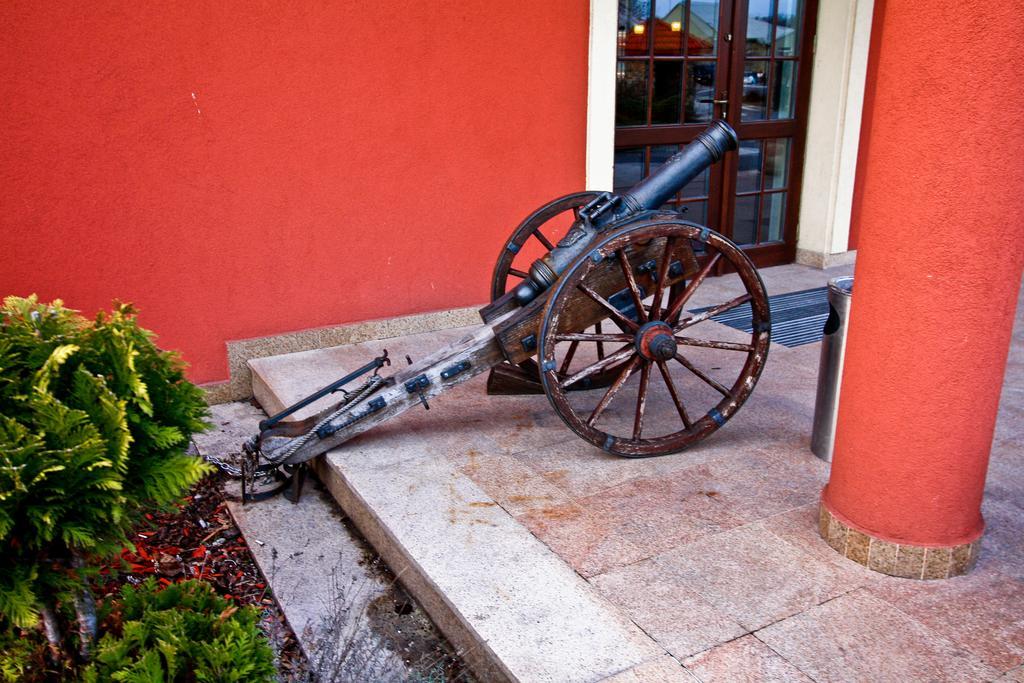 Hotel Milord Pułtusk Luaran gambar